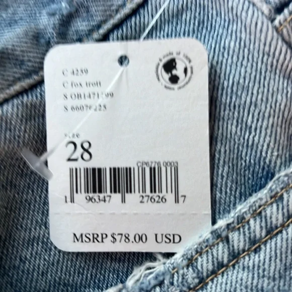 🌻🆕🚨FREE PEOPLE LASSO LIGHT WASH DENIM SHORTS-FOX TROT COLOR SIZES 28 & 29 - Picture 15 of 16